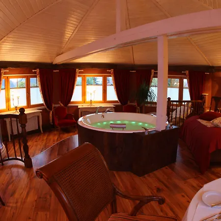 Wellnesshotel Seeschloesschen - Privat- & Naturresort Отель Зенфтенберг